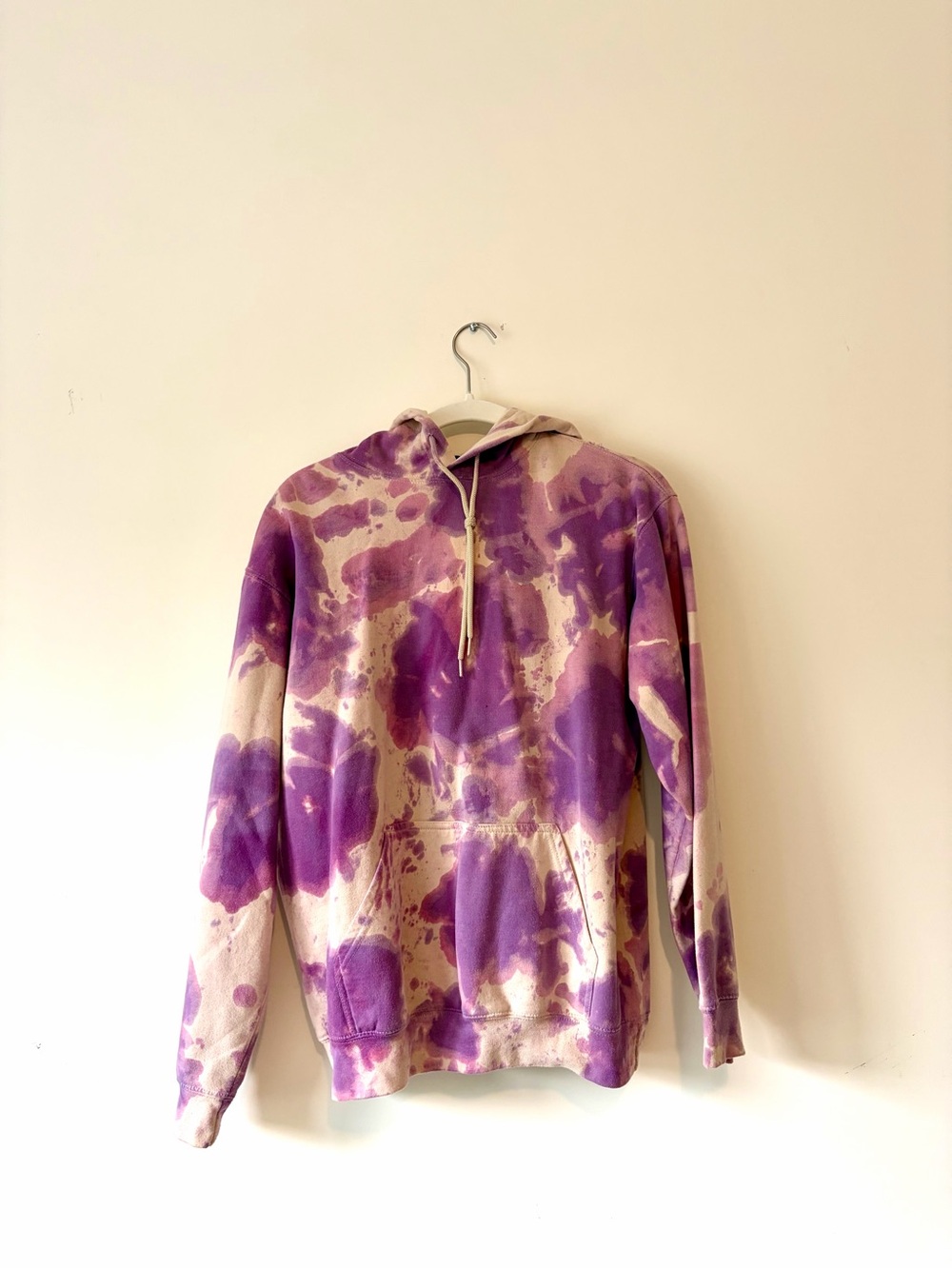 PrettyLittleThing Purple and Cream Tie-Dye Hoodie - Picture 2 of 6